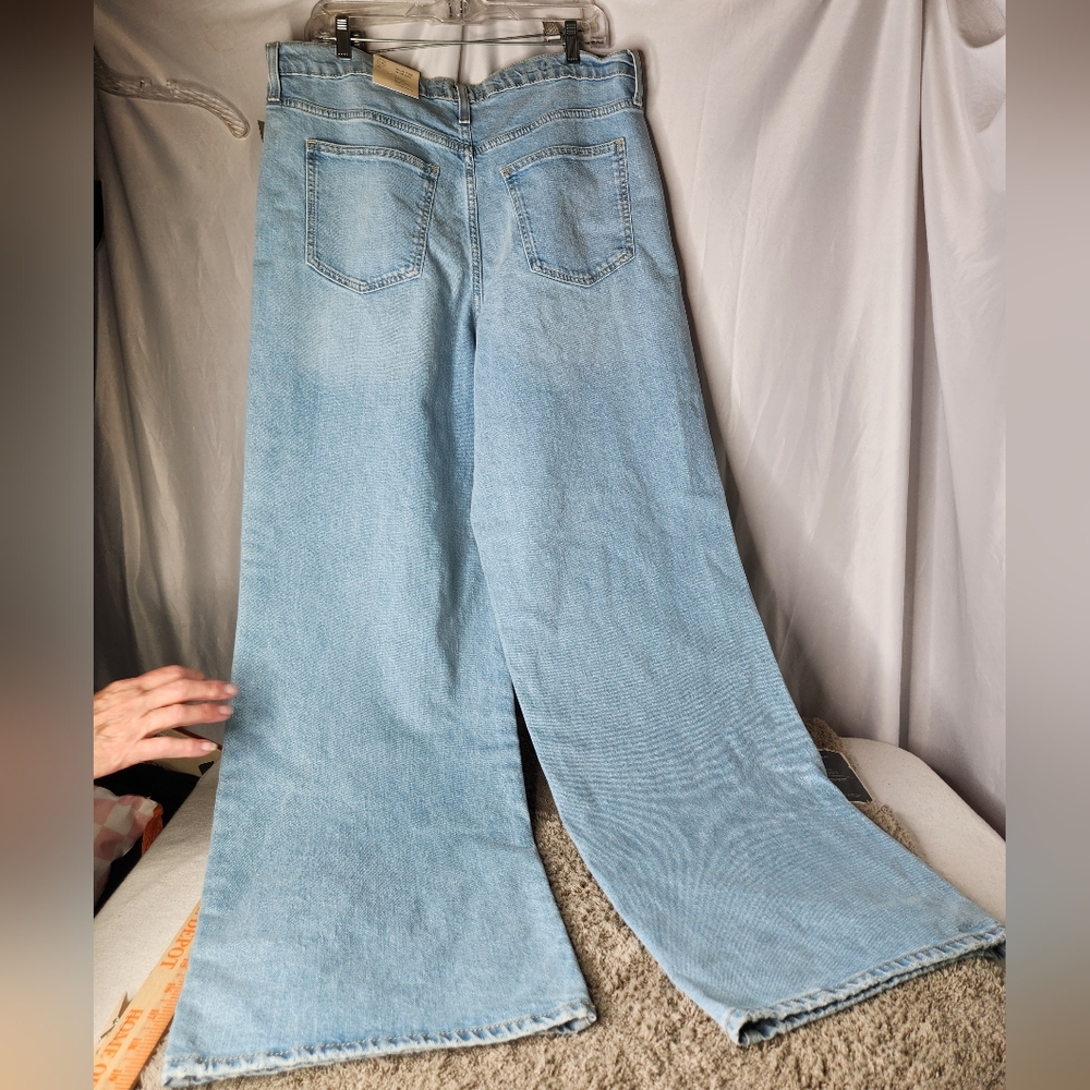 Women's Light Wash High Rise Wide Leg Pants - Universal Thread - Size 16 - Picture 3 of 16